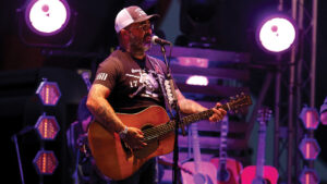 Aaron Lewis will return to All Ohio Balloon Fest