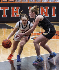 Lady Cats remain unbeaten in conference play with win over Lakers, clinch conference title