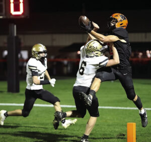 North Union Wildcat gridders hold off late Be...
